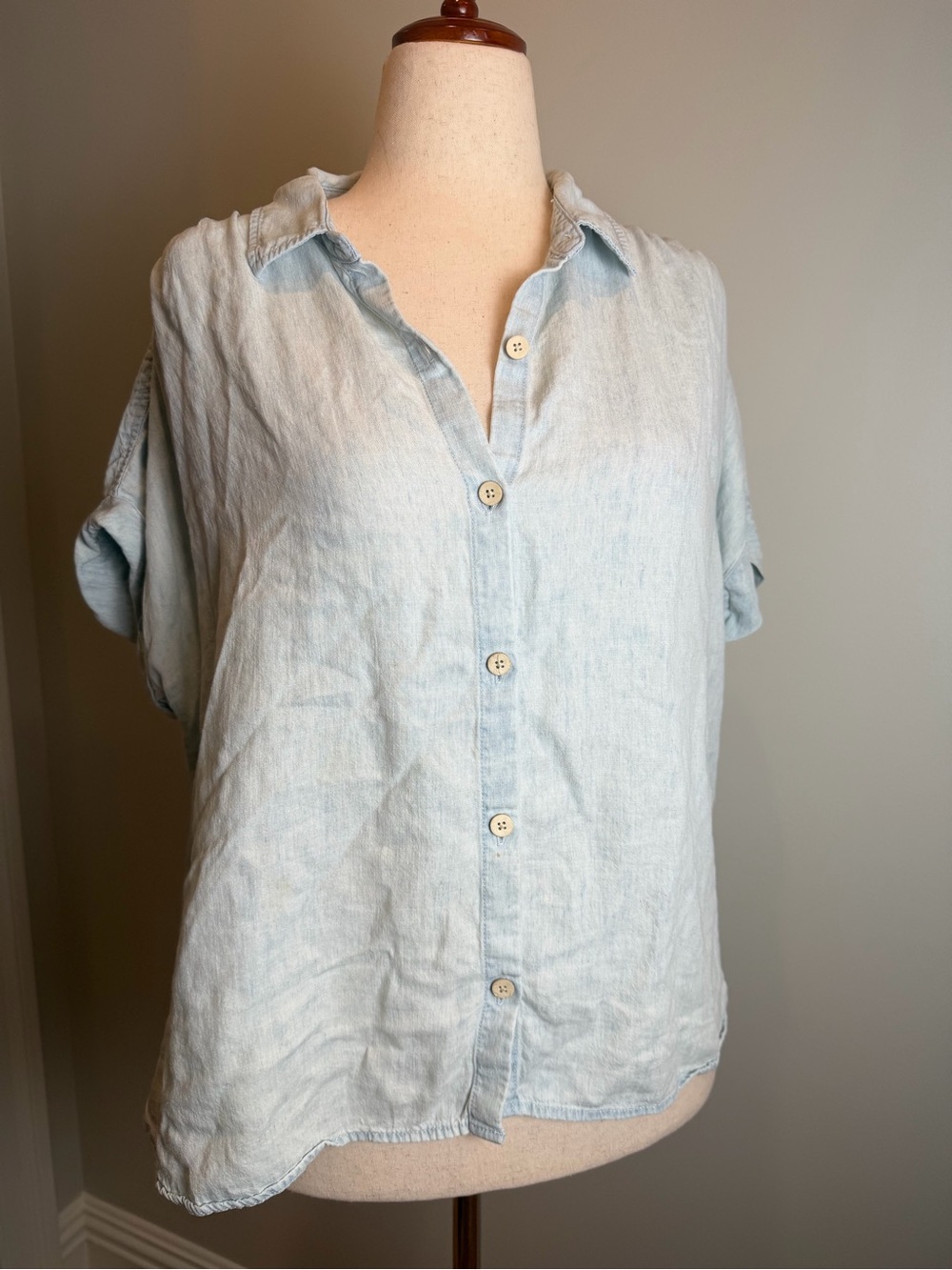 Faherty Size L SUPER SOFT Light Blue Short Sleeve Button-Down